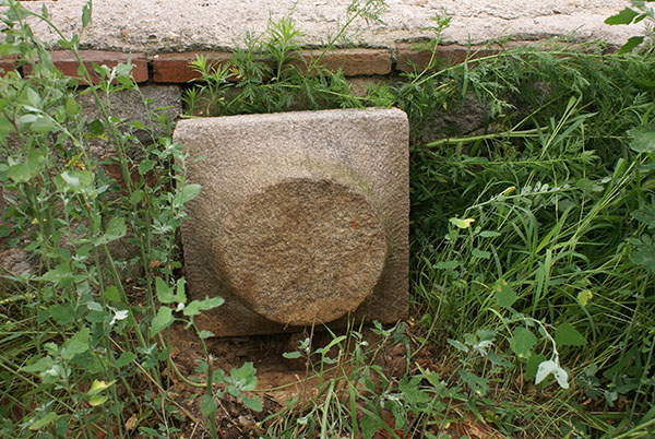 柱础.jpg 柱础.jpg